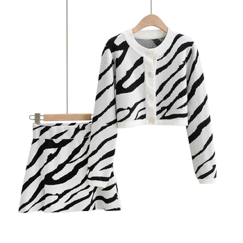 Primăvara și Toamna Noul Model Zebra Gât Rotund Single-breasted Pulover cu mânecă Lungă și de Înaltă talie O-linie Costum Fusta