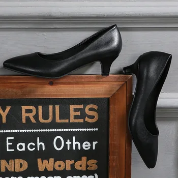 Femei Pantofi cu Toc Office Doamna de Mers pe jos Pantofi cu Talpă Moale Confortabil din Piele de Culoare Solidă Hotel de Lucru Pantofi 4.0 cm Alunecare pe Bază