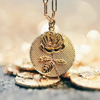 Plin De Grație Monedă Rundă De Flori Sculptate Daisy A Crescut Lotus Pandantiv Colier Femei Epocă De Aur Lanț De Link-Ul Luna Nașterii Floare Bijuterii Cadouri